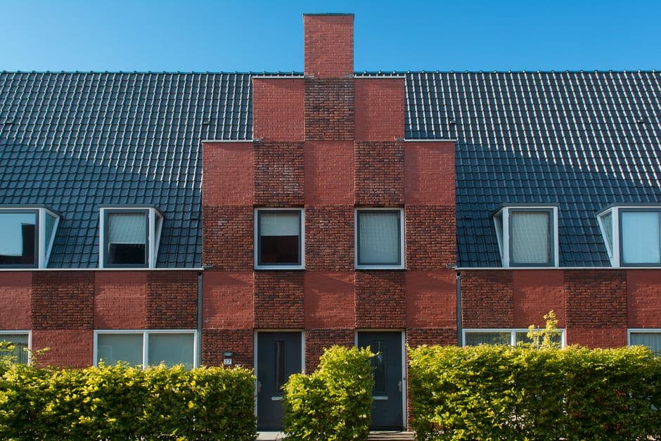 Glass-fronted home above the bay